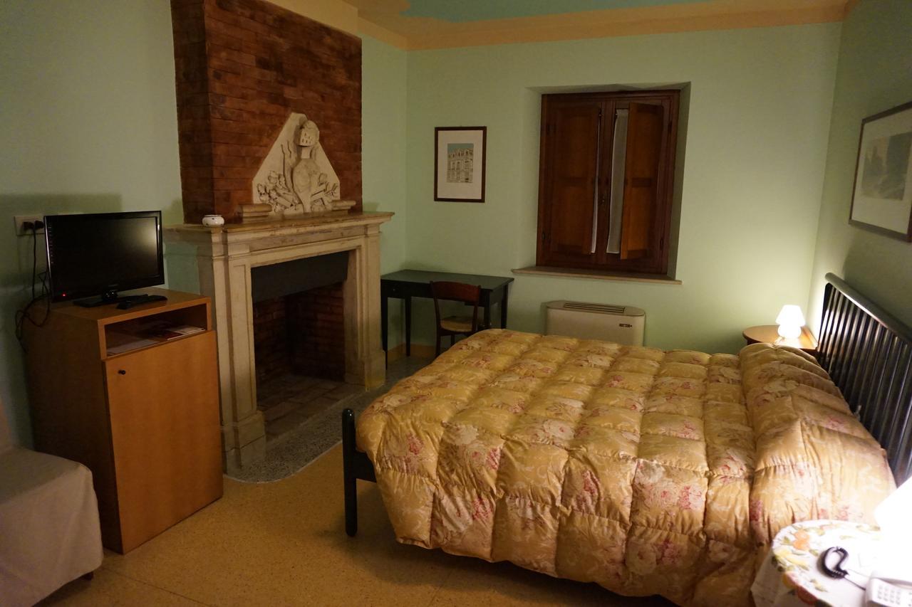 Locanda Da Ciacci Petriano ภายนอก รูปภาพ